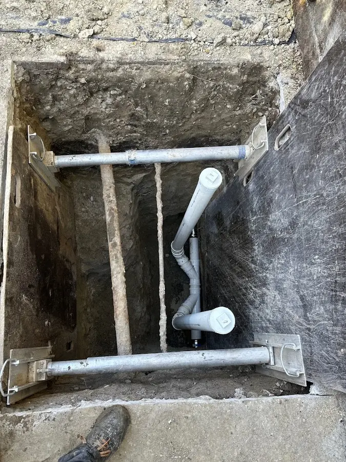 Experienced plumber completing Drain Cleaning work in Cicero